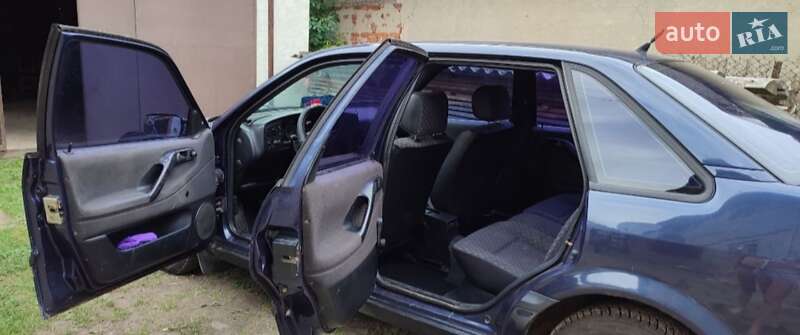 Седан Volkswagen Passat 1996 в Сколе