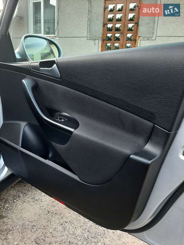 Універсал Volkswagen Passat 2008 в Чернівцях