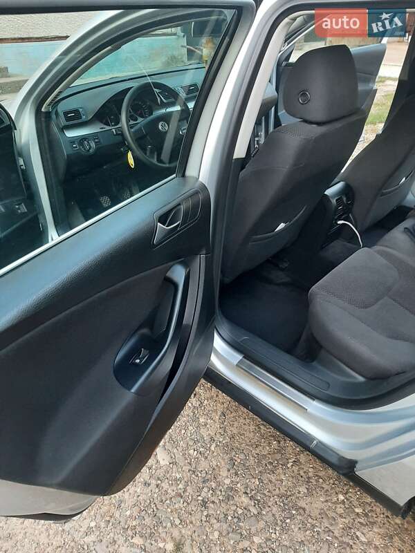 Універсал Volkswagen Passat 2008 в Чернівцях