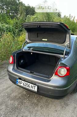Седан Volkswagen Passat 2005 в 