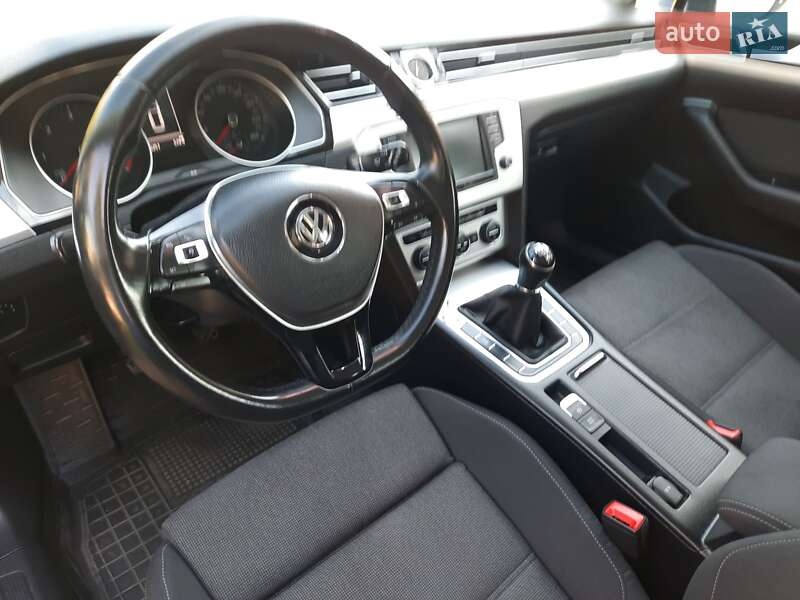 Универсал Volkswagen Passat 2015 в Радивилове