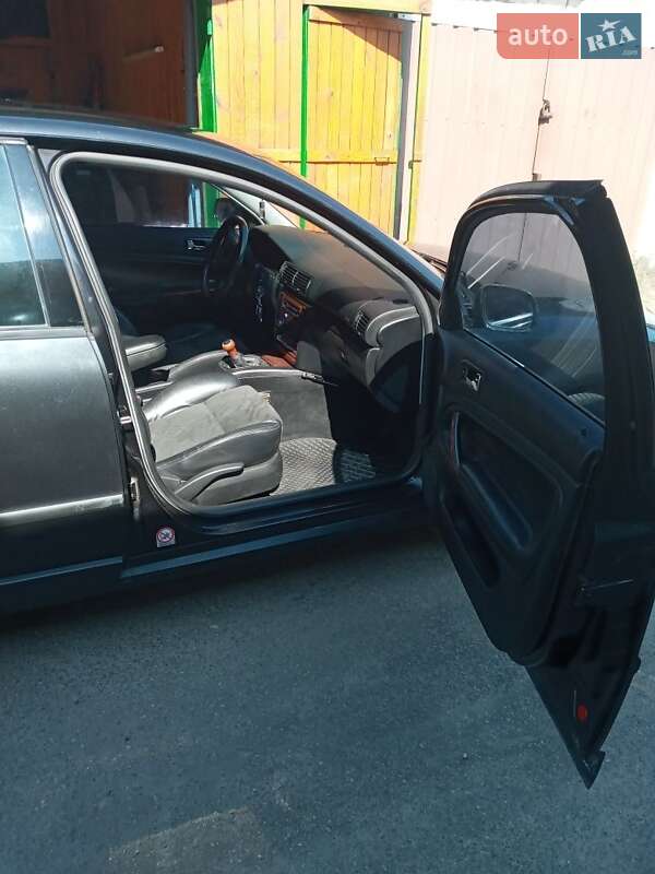 Седан Volkswagen Passat 1999 в 