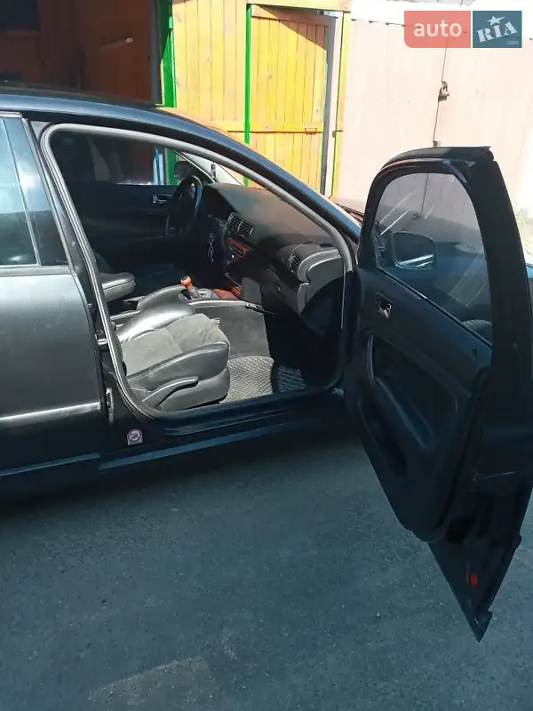 Седан Volkswagen Passat 1999 в 