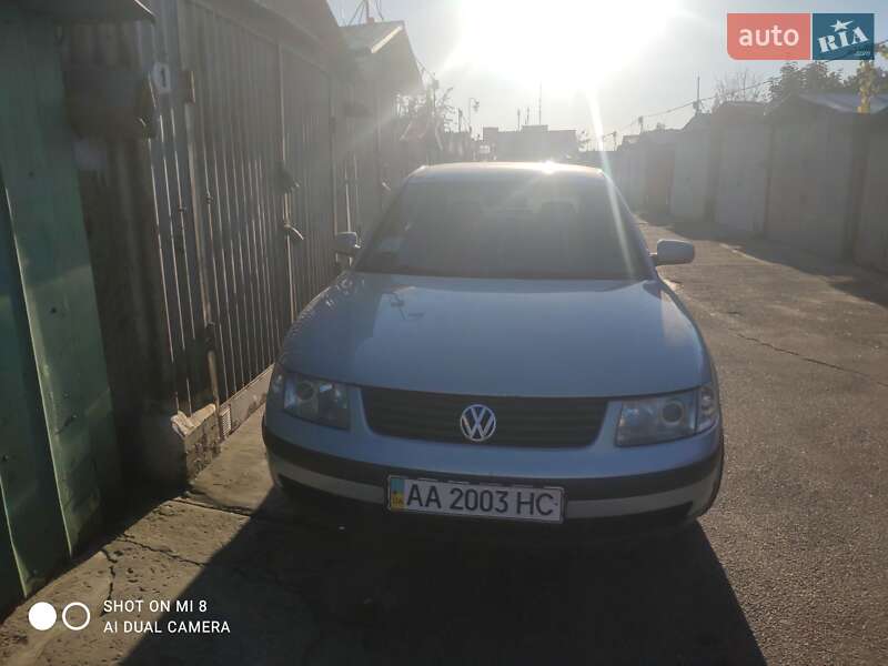 Седан Volkswagen Passat 1998 в Киеве
