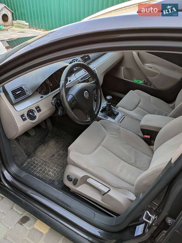 Универсал Volkswagen Passat 2009 в Городке