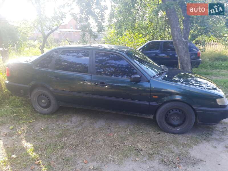 Седан Volkswagen Passat 1994 в Первомайске