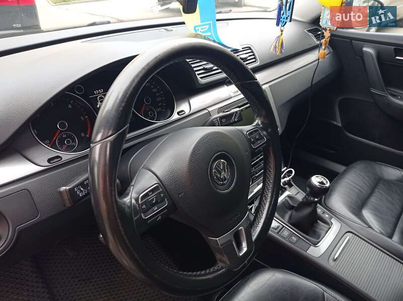 Універсал Volkswagen Passat 2011 в Львові