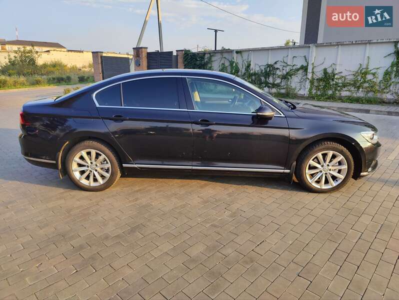 Седан Volkswagen Passat 2017 в Луцке