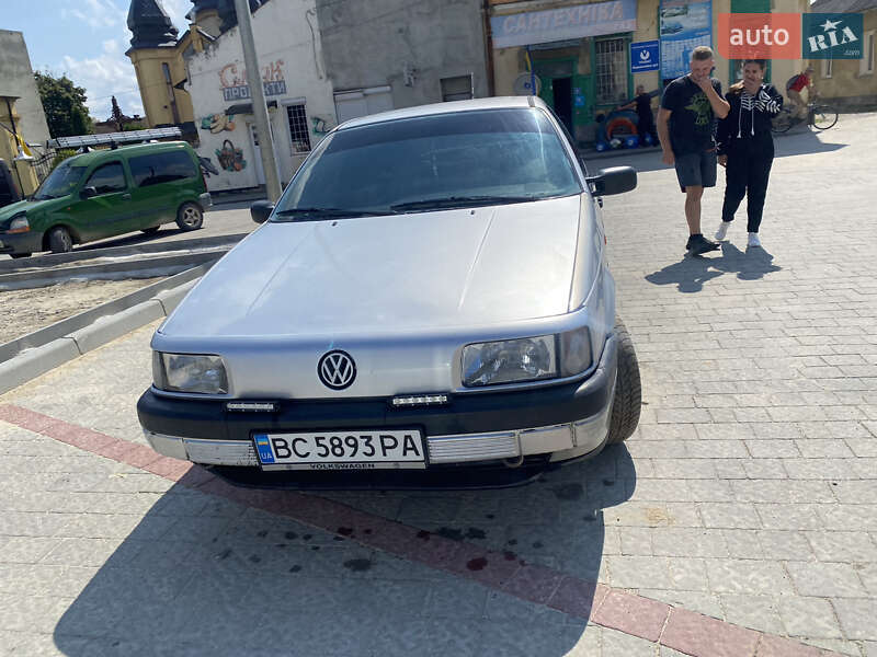 Седан Volkswagen Passat 1990 в Старом Самборе