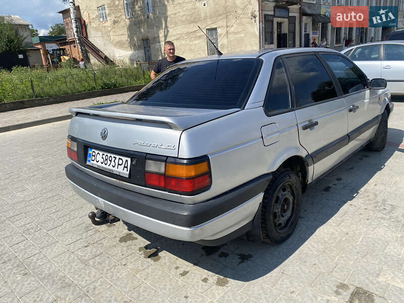 Седан Volkswagen Passat 1990 в Старом Самборе