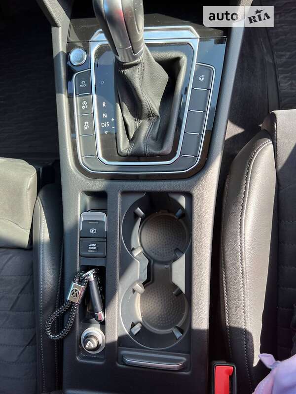 Седан Volkswagen Passat 2017 в Киеве