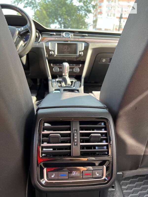 Седан Volkswagen Passat 2017 в Киеве