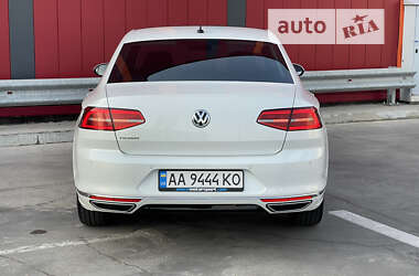 Седан Volkswagen Passat 2018 в Киеве