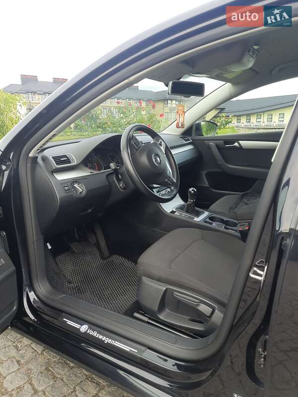 Универсал Volkswagen Passat 2013 в Жовкве фото 36 Универсал Volkswagen Passat 2013 в Жовкве