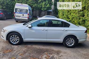 Седан Volkswagen Passat 2016 в Львові