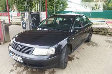 Седан Volkswagen Passat 2000 в Тростянце