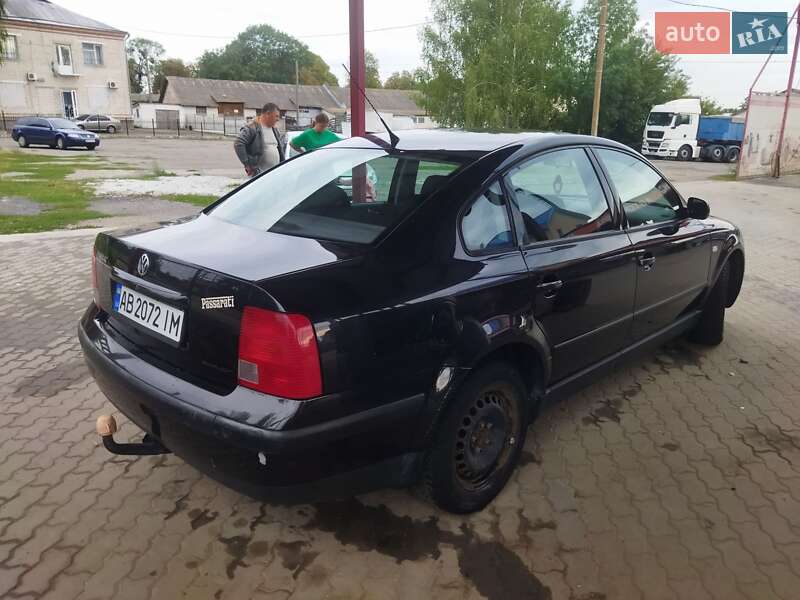 Седан Volkswagen Passat 2000 в Тростянці