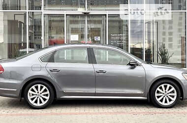 Седан Volkswagen Passat 2013 в 
