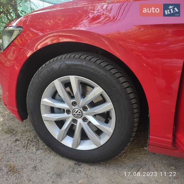 Універсал Volkswagen Passat 2015 в Києві