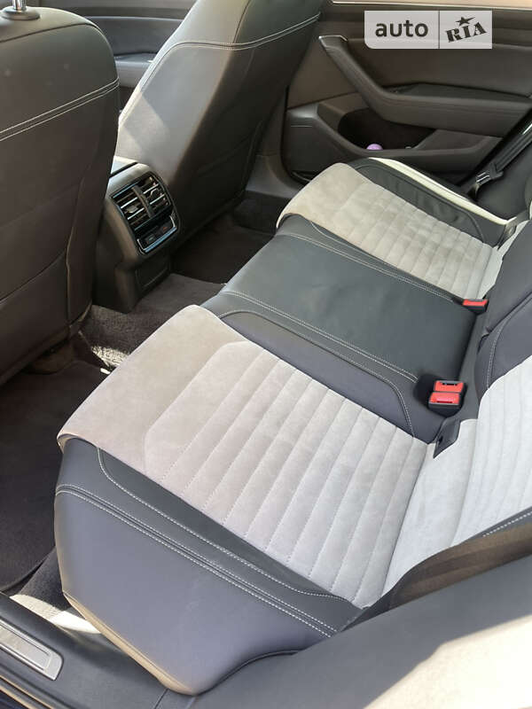 Універсал Volkswagen Passat 2017 в Запоріжжі