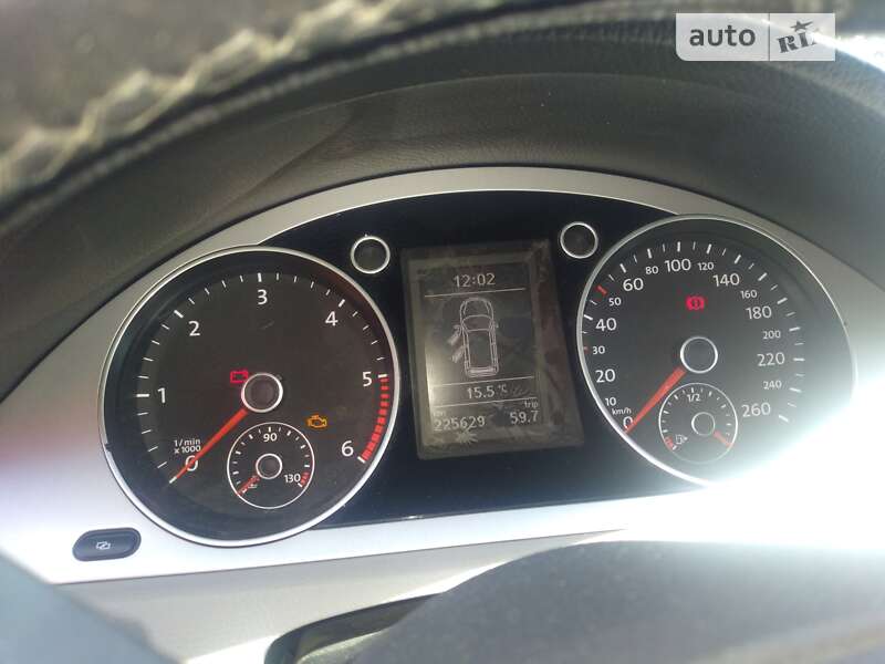 Универсал Volkswagen Passat 2010 в Ровно