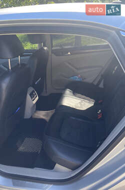 Седан Volkswagen Passat 2014 в Києві