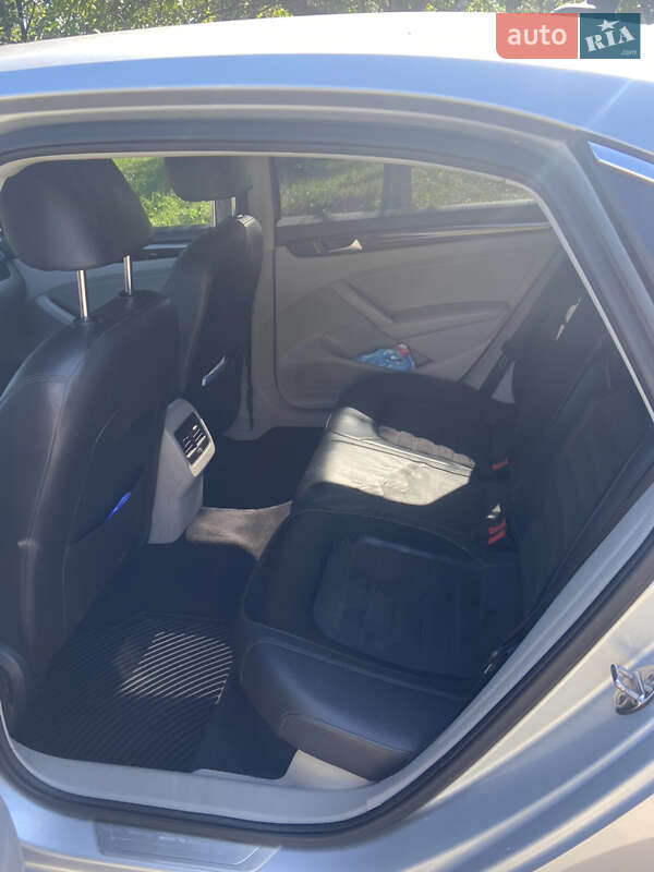 Седан Volkswagen Passat 2014 в Киеве