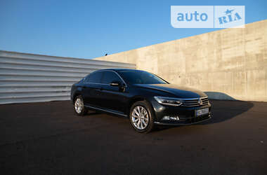 Седан Volkswagen Passat 2017 в Львові