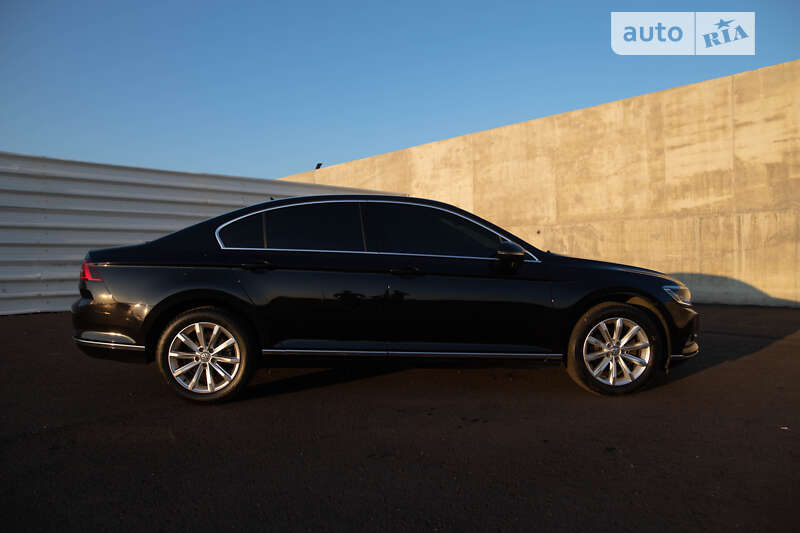 Седан Volkswagen Passat 2017 в Львове