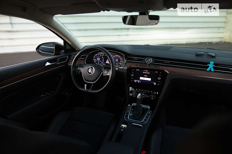Седан Volkswagen Passat 2017 в Львове