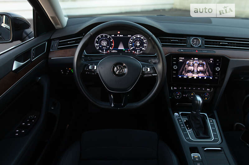 Седан Volkswagen Passat 2017 в Львове