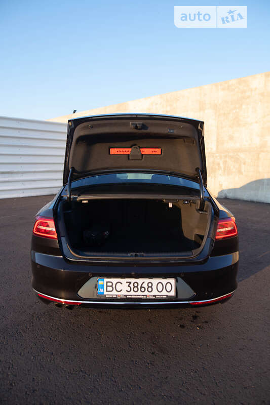 Седан Volkswagen Passat 2017 в Львове