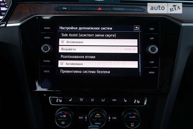 Седан Volkswagen Passat 2017 в Львове