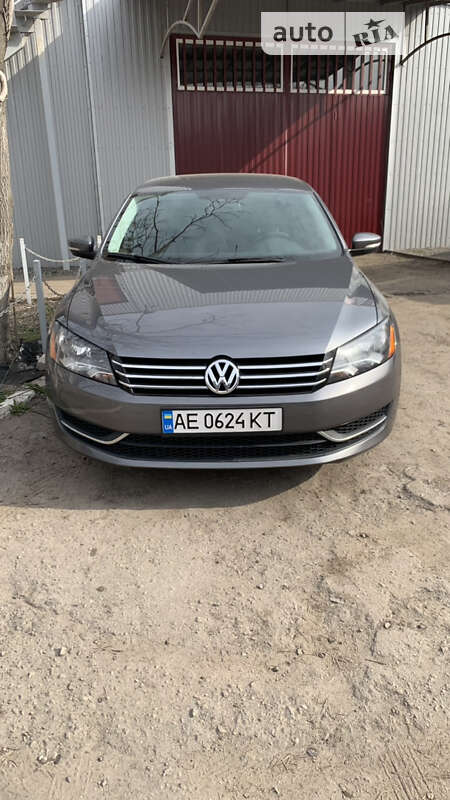 Седан Volkswagen Passat 2013 в Дніпрі