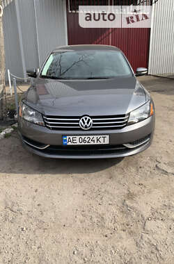 Седан Volkswagen Passat 2013 в Днепре