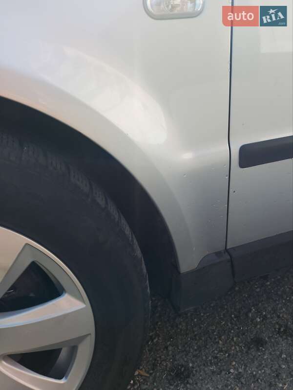 Універсал Volkswagen Passat 2001 в Бурштині