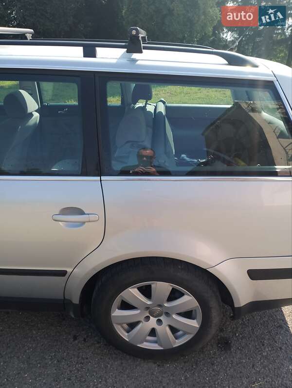 Універсал Volkswagen Passat 2001 в Бурштині