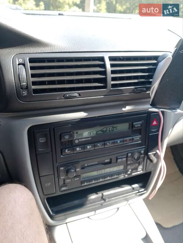 Універсал Volkswagen Passat 2001 в Бурштині