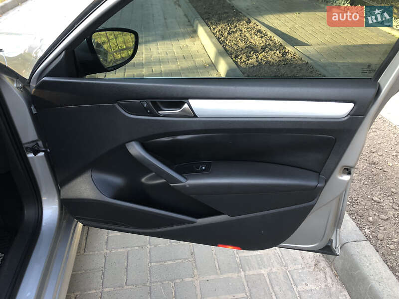 Седан Volkswagen Passat 2011 в Прилуках