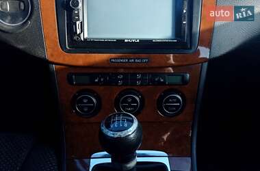Седан Volkswagen Passat 2006 в 