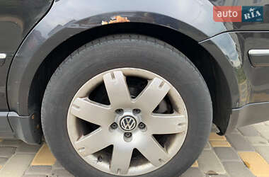 Универсал Volkswagen Passat 2002 в Вишневом