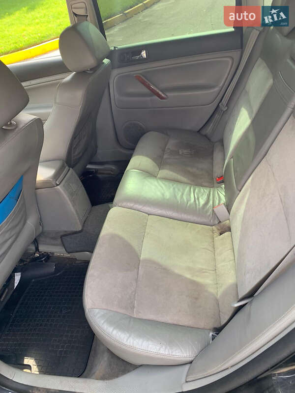 Универсал Volkswagen Passat 2002 в Вишневом