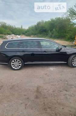 Универсал Volkswagen Passat 2015 в Ровно