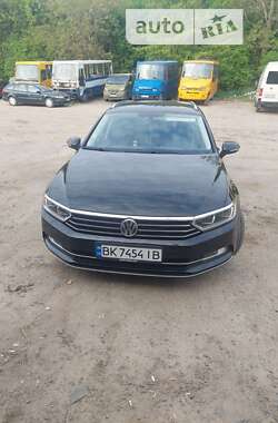 Универсал Volkswagen Passat 2015 в Ровно