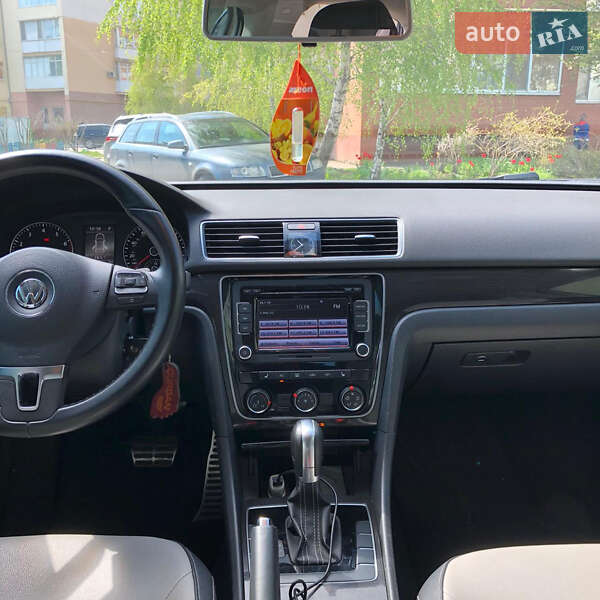 Седан Volkswagen Passat 2015 в Днепре