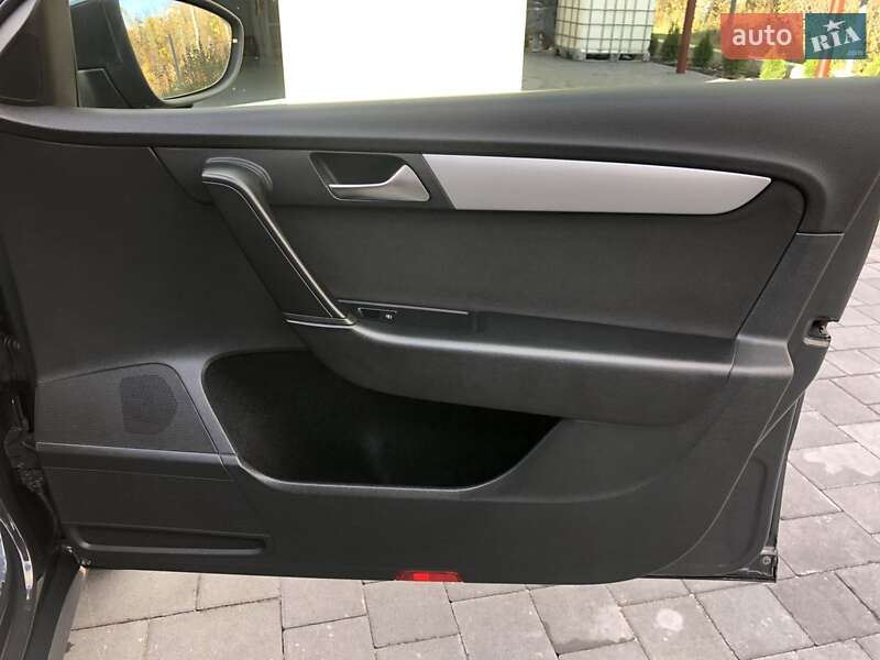 Універсал Volkswagen Passat 2011 в Львові