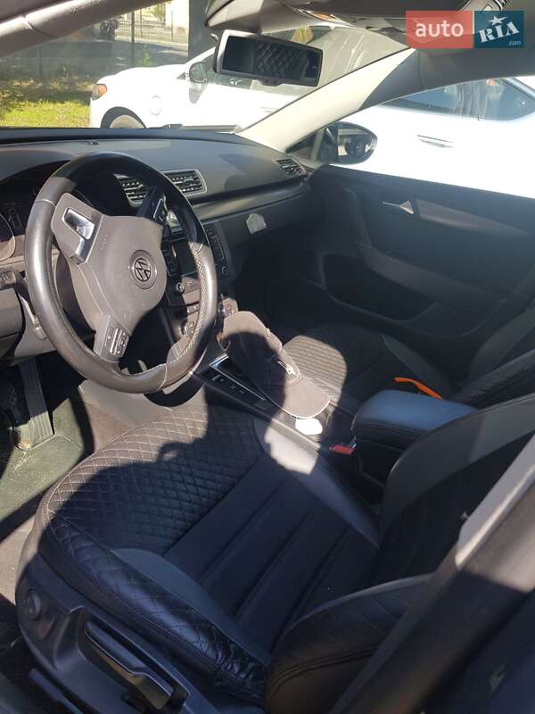 Універсал Volkswagen Passat 2013 в Харкові