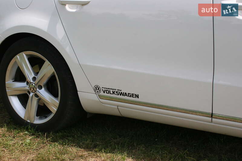 Универсал Volkswagen Passat 2011 в Черновцах