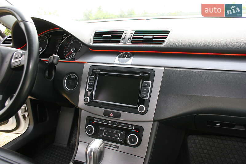 Универсал Volkswagen Passat 2011 в Черновцах