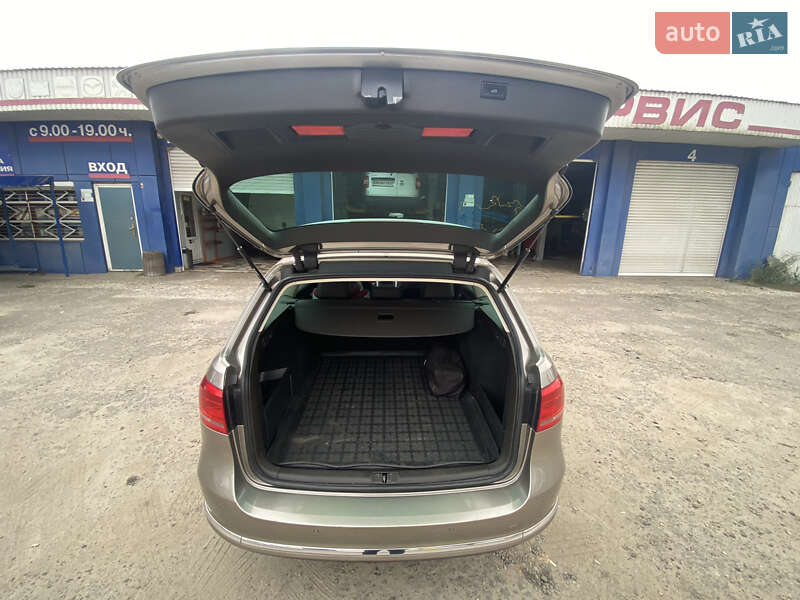 Універсал Volkswagen Passat 2013 в Одесі